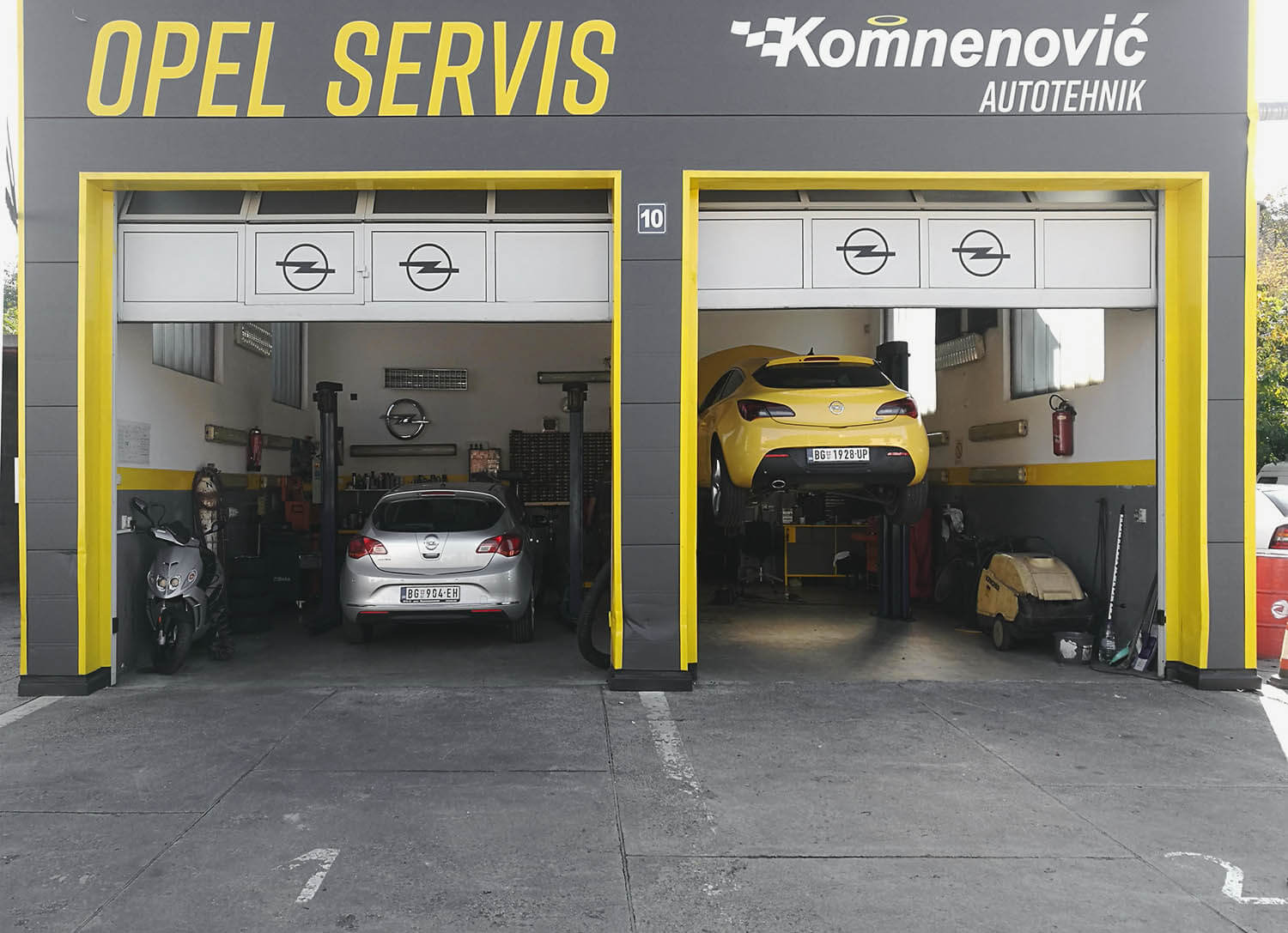 Ulaz u garazu opel Komnenovic servisa